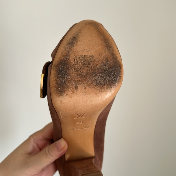 Authentic Louis Vuitton suede heels - Picture 6 of 7